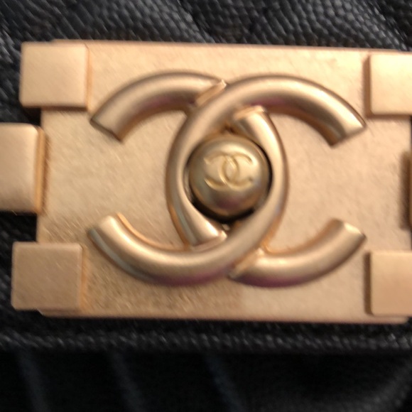 No Scratches, rips, or tears no scuff marks - Picture 7 of 11